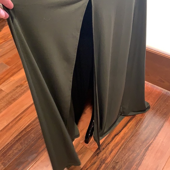 Olive green maxi dress with side slit. Worn twice - Picture 3 of 7